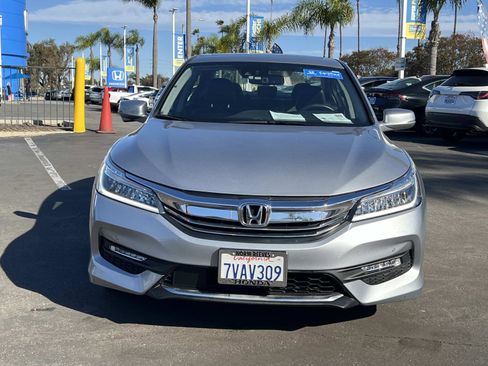 Certified 2017 Honda Accord Touring image 4