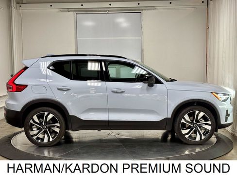 Used 2024 Volvo XC40 B5 Ultimate w/ Protection Package Premier AWD/4WD image 11