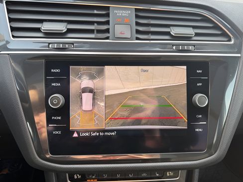 Used 2021 Volkswagen Tiguan SEL Premium R-Line image 18