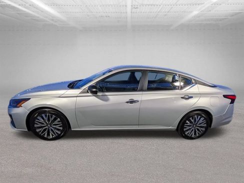Used 2024 Nissan Altima 2.5 SV FWD image 8
