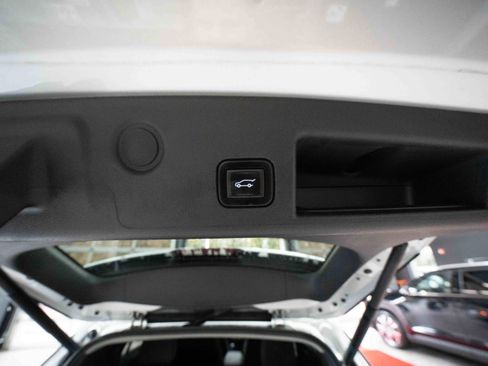 Used 2021 Chevrolet Equinox LT image 29