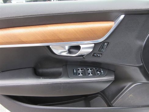 Used 2018 Volvo S90 T6 Inscription w/ Convenience Package image 12