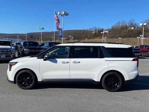 Used 2025 Kia Carnival SX w/ SX Dark Edition Package image 2