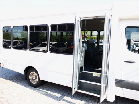 Used 2022 Mercedes-Benz Sprinter 3500 image 41