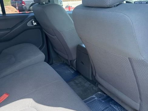 Used 2016 Nissan Frontier SV image 6