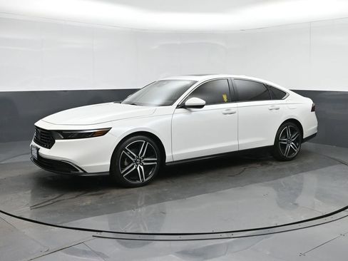 Used 2023 Honda Accord EX image 3
