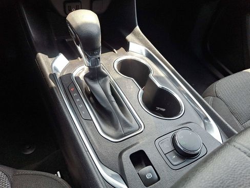 Used 2023 Chevrolet Traverse LT image 16