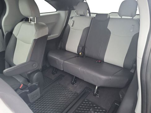 Used 2023 Toyota Sienna XLE image 22