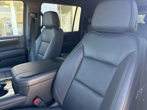 Used 2025 Chevrolet Suburban Z71 image 14