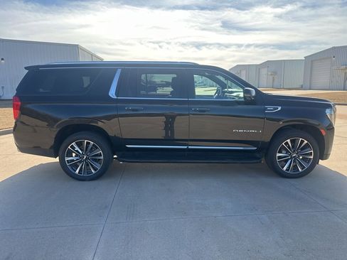 Used 2022 GMC Yukon XL Denali image 6