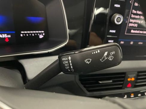Used 2026 Volkswagen Jetta SE FWD image 18