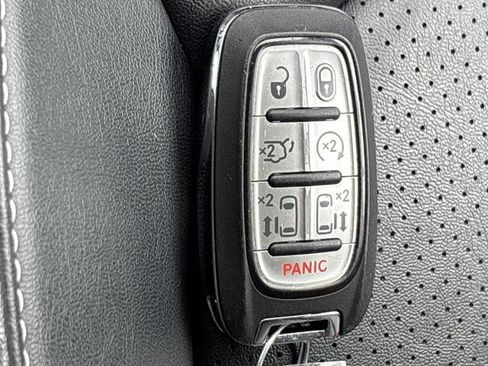 Used 2024 Chrysler Pacifica Touring-L FWD image 44