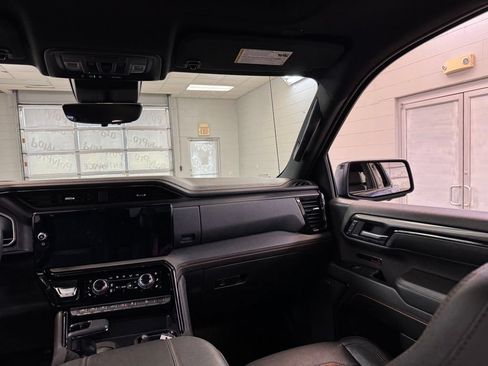 Used 2023 GMC Sierra 1500 AT4 w/ Technology Package AWD/4WD image 28