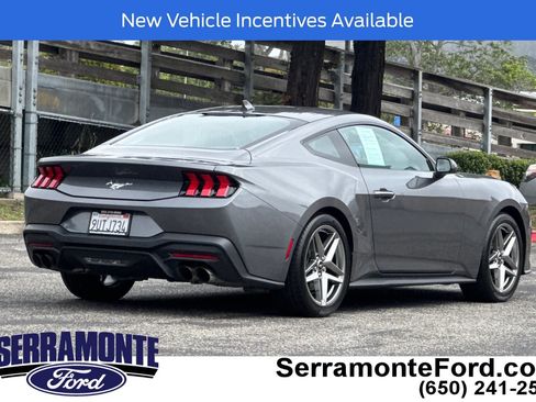 Used 2025 Ford Mustang Coupe RWD image 4