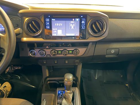 Used 2017 Toyota Tacoma TRD Off-Road w/ Tow Package (A/T) AWD/4WD image 20