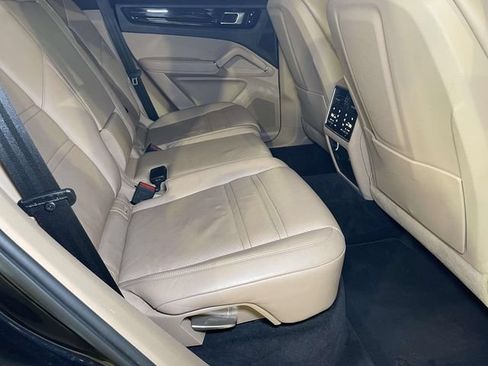 Used 2019 Porsche Cayenne S AWD/4WD image 23