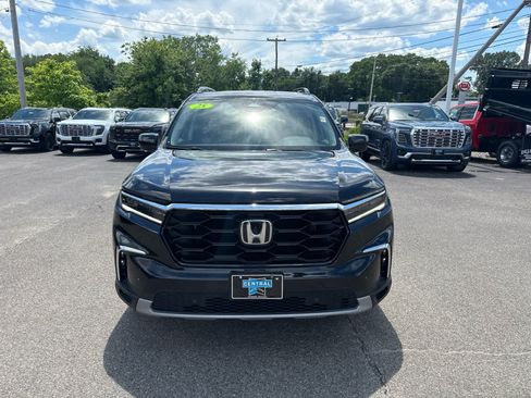Used 2025 Honda Pilot Touring image 8