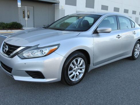 Used 2018 Nissan Altima 2.5 S w/ S Convenience Package image 1