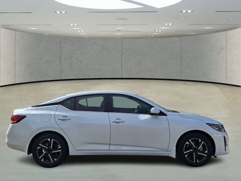 Used 2025 Nissan Sentra SV w/ All-Weather Package image 6