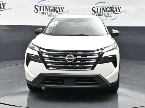 Used 2024 Nissan Rogue S FWD image 2