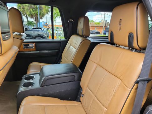 Used 2012 Lincoln Navigator 2WD image 17