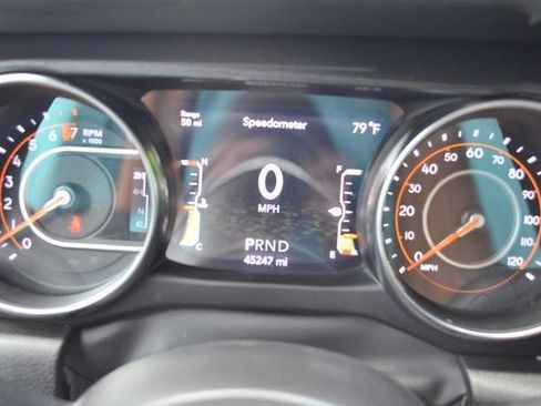 Used 2022 Jeep Wrangler Unlimited Sahara AWD/4WD image 22
