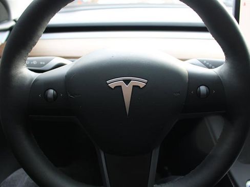 Used 2024 Tesla Model Y Long Range image 14