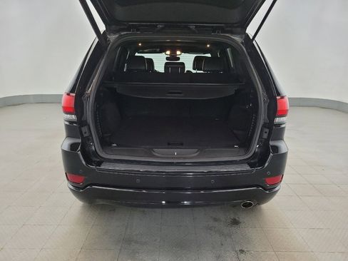 Used 2017 Jeep Grand Cherokee Altitude image 29