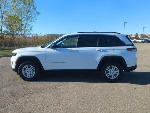 Certified 2023 Jeep Grand Cherokee Laredo image 6