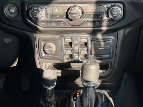 Used 2022 Jeep Wrangler Unlimited Sahara image 17