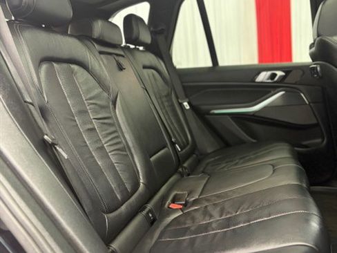 Used 2019 BMW X5 xDrive40i w/ M Sport Package image 18