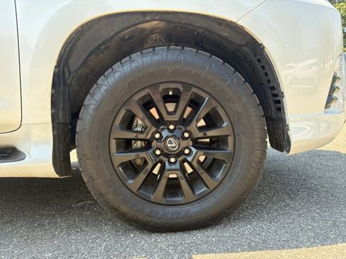 Used 2023 Lexus GX 460 w/ Black Line Special Edition AWD/4WD image 29