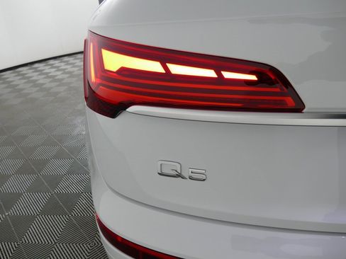 Used 2024 Audi Q5 e Prestige w/ Prestige Package image 35