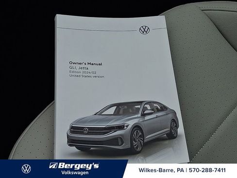 Used 2024 Volkswagen Jetta SE w/ Panoramic Sunroof Package image 27