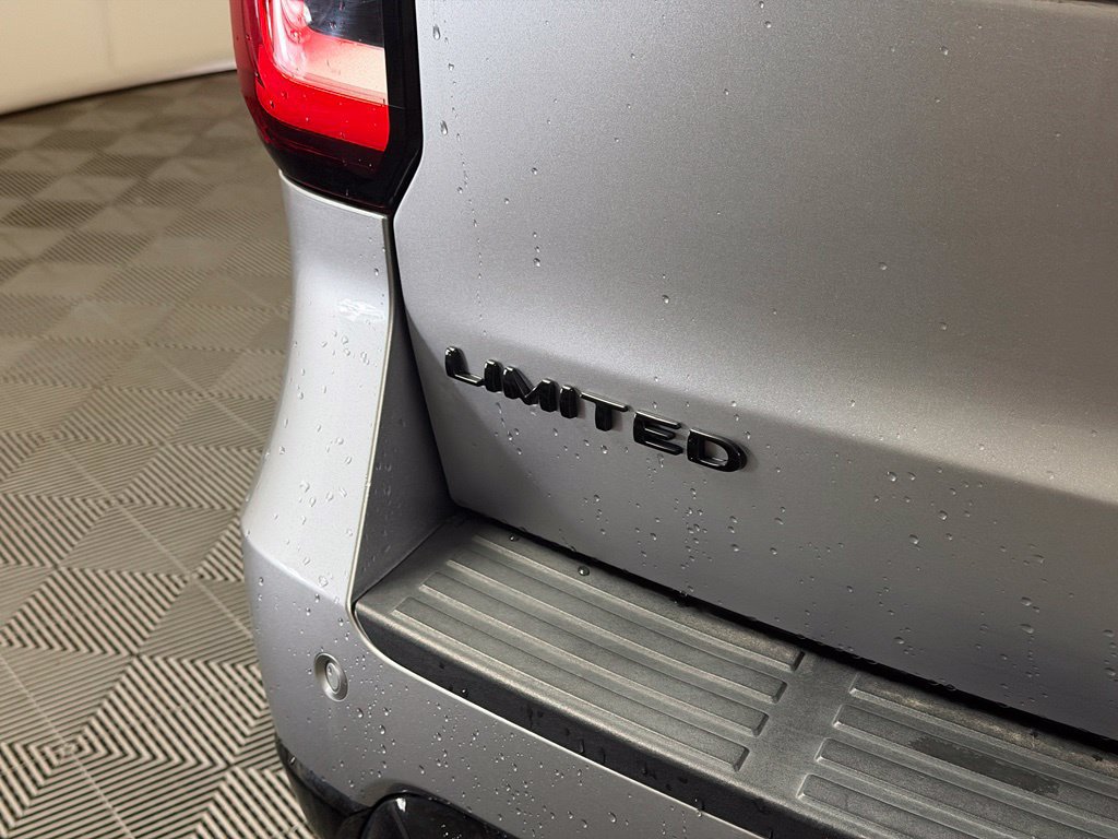 Used 2022 Ford Expedition Limited AWD/4WD image 10