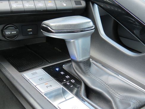 Used 2024 Hyundai Elantra Limited FWD image 24