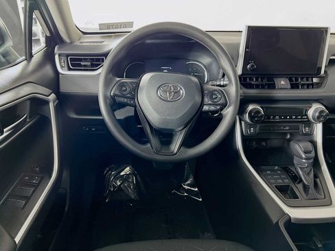 Used 2025 Toyota RAV4 XLE AWD/4WD image 21