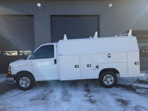 Used 2015 Chevrolet Express 3500 image 1