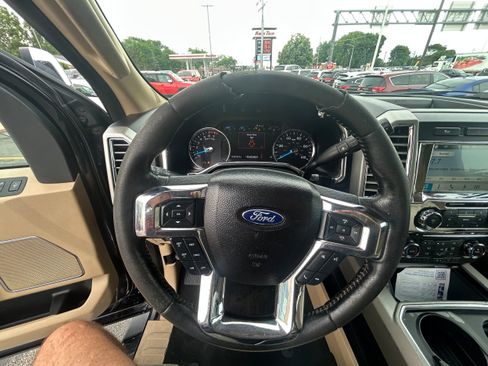 Used 2017 Ford F350 Lariat AWD/4WD image 9