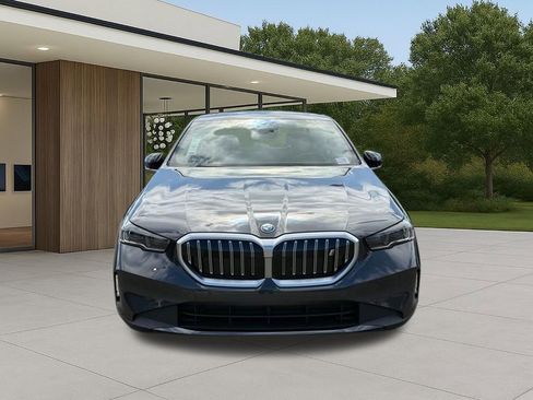 New 2026 BMW i5 eDrive40 w/ Premium Package image 4