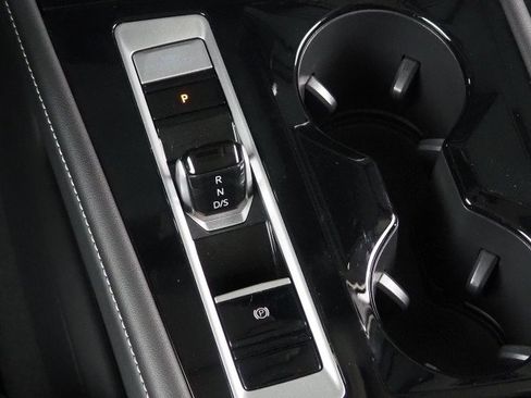Used 2025 Volkswagen Atlas SE w/ Panoramic Sunroof Package FWD image 26