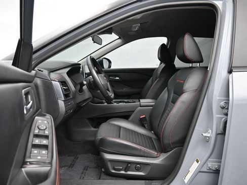 Used 2025 Nissan Rogue SV AWD/4WD image 22