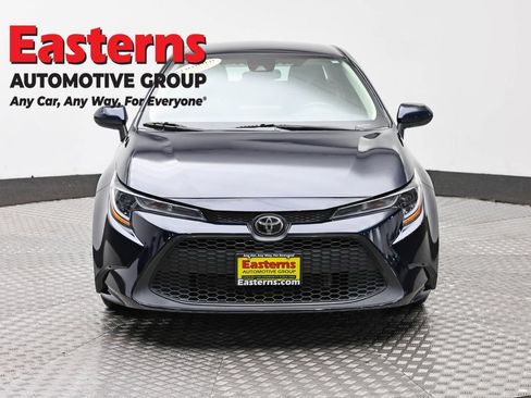 Used 2021 Toyota Corolla LE FWD image 2