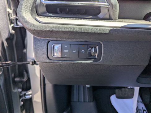 New 2026 Chevrolet Traverse LT w/ Midnight/Sport Edition AWD/4WD image 11