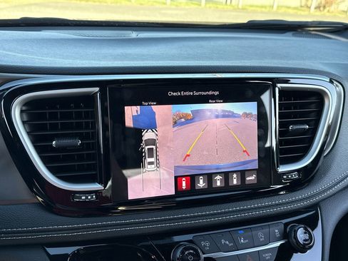 New 2025 Chrysler Pacifica Select image 6