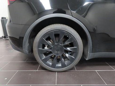 Used 2023 Tesla Model Y Long Range image 17