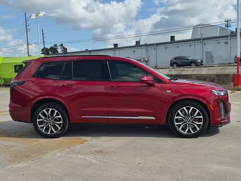 Used 2023 Cadillac XT6 Sport w/ Technology Package AWD/4WD image 7