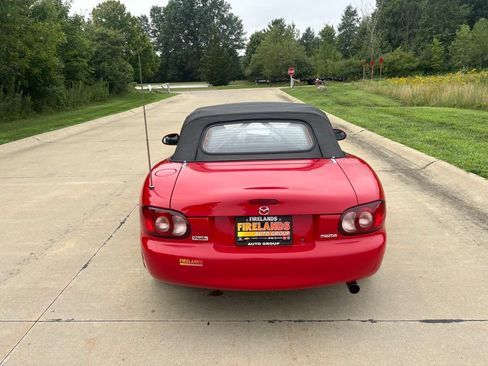 Used 2002 MAZDA MX-5 Miata RWD image 8