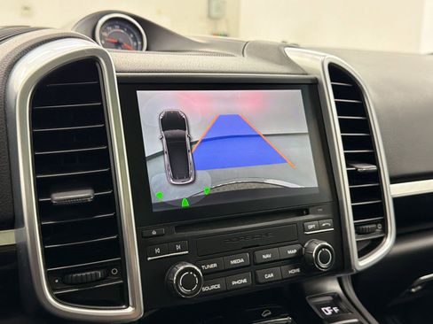 Used 2017 Porsche Cayenne image 25