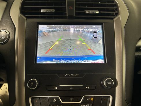 Used 2020 Ford Fusion SE FWD image 22